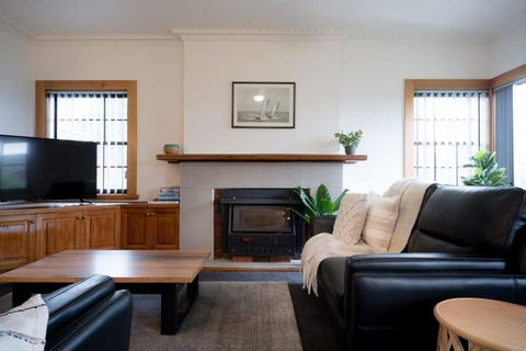 Homely Abode - Near City With Parking - Tourism Noosa 1