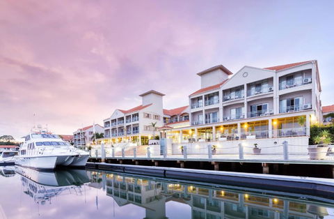 Hope Harbour Hotel - Tourism Noosa 2