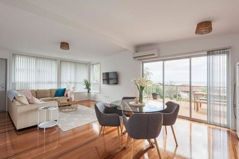 House On Hampson - Tourism Noosa 0