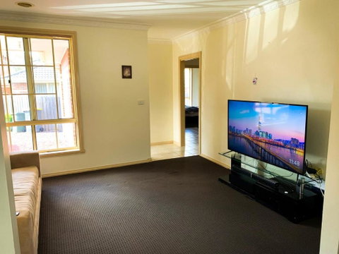In The Heart Of Epping Shared House - Tourism Noosa 0