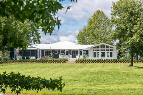 Isca House, Exeter, NSW - Tourism Noosa 0