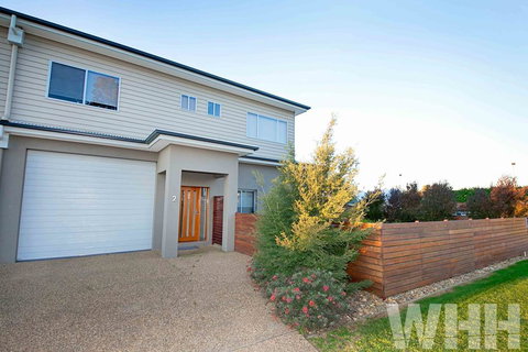 Adelphi Views On Luton - Woodlands - Tourism Noosa 0