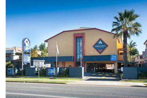 Airolodge International - Tourism Noosa 0