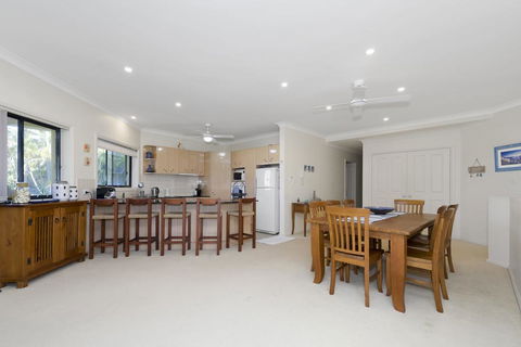 Al Mare No 2 42a - Tourism Noosa 1