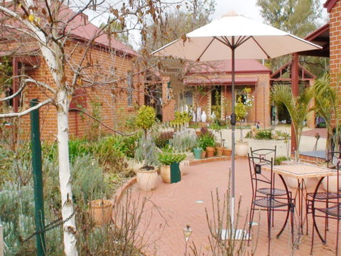 Albury Cottages - Tourism Noosa 0