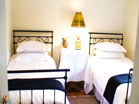 Albury Cottages - Tourism Noosa 1