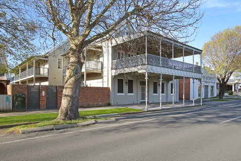 Albury Suites - Waterstreet - Tourism Noosa 1