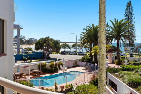 Alex Headland Beachfront - Tourism Noosa 3