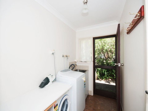 All Decked Out - Pet Friendly - Tourism Noosa 2