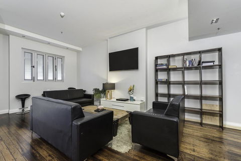 Alloggio Studios On King - Tourism Noosa 0