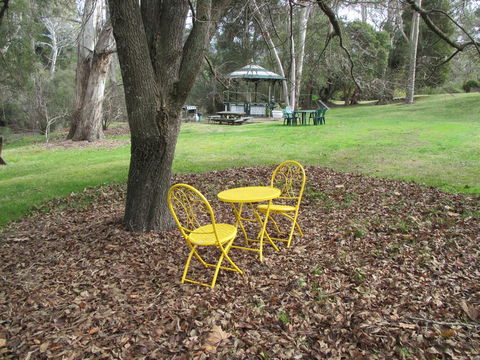 Alpine Park Riverside Cottages - Tourism Noosa 1