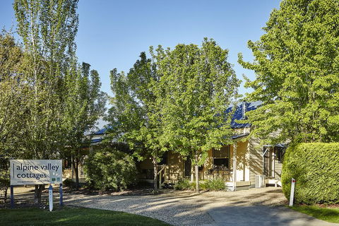 Alpine Valley Cottages - Tourism Noosa 1