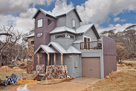 Alyeska - Tourism Noosa 0