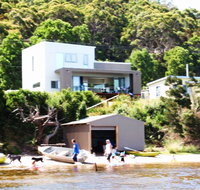 Amazing Ansons Bay Absolute Waterfront Beach House - Tourism Noosa