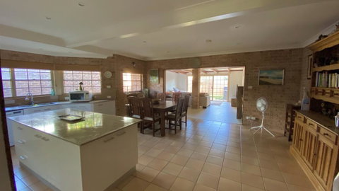 Amazing Beach House - Tourism Noosa 3