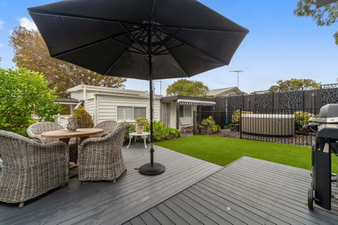 Amber Cottage, Luxury Seaside Retreat With Outdoor Spa! - Tourism Noosa 0