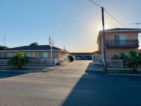 Angel's Rest Motel - Tourism Noosa 2