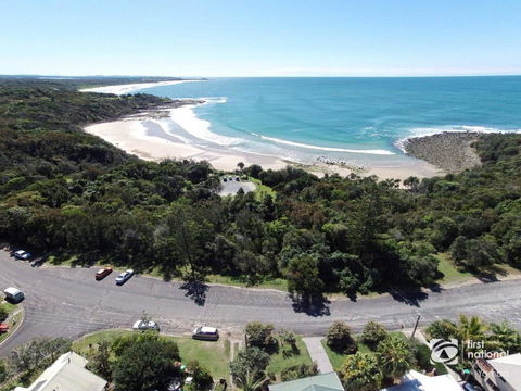 Angourie Blue 1 - Great Ocean Views - Surfing Beaches - Tourism Noosa 1