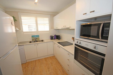 Annie's Apartment - Tourism Noosa 0