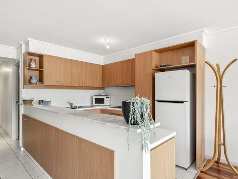 APARTMENT 23 PACIFIC APARTMENTS - Sit On The Deck And Soak In The View - Tourism Noosa 2