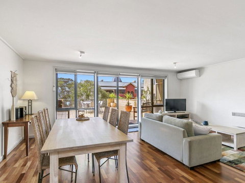 APARTMENT 23 PACIFIC APARTMENTS - Sit On The Deck And Soak In The View - Tourism Noosa 1