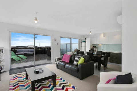 APOLLO 13 PENTHOUSE - Free Wifi & Huge Terrace! - Tourism Noosa 0