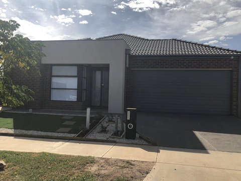 Apple House Tarneit North - Tourism Noosa 2