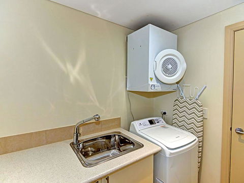 Aqua Viva 2 - Tourism Noosa 2