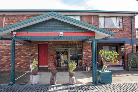 Arabella Motor Inn (formerly South Tweed Motor Inn) - Tourism Noosa 1