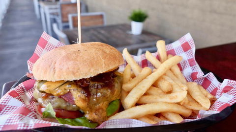 Argyle Hotel - Tourism Noosa 3