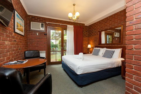 Armour Motor Inn - Tourism Noosa 3