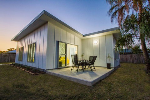 Ashanti - Tourism Noosa 0