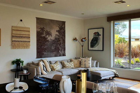 Luxurious Beach Stay, Nearby Famous Wineries - Tourism Noosa 0