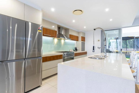 Luxurious Escape On The Canal - Twin Waters - Tourism Noosa 3