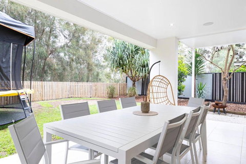 Luxurious Escape On The Canal - Twin Waters - Tourism Noosa 1