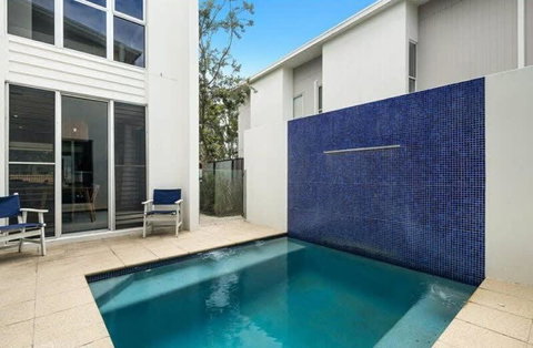 Luxurious Escape On The Canal - Twin Waters - Tourism Noosa 2