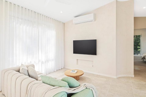 Luxurious Mediterranean-Inspired Guesthouse - Tourism Noosa 3