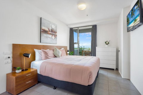 Luxury 1BR Apartment @ Harbour Lights Cairns - Tourism Noosa 1