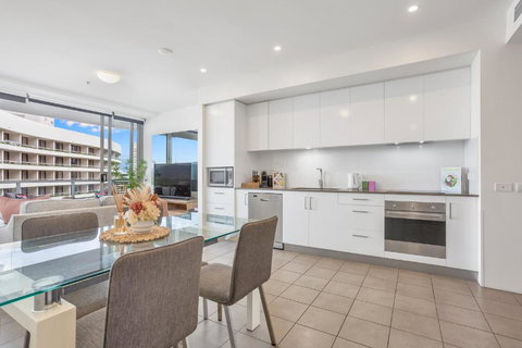 Luxury 1BR Apartment @ Harbour Lights Cairns - Tourism Noosa 2