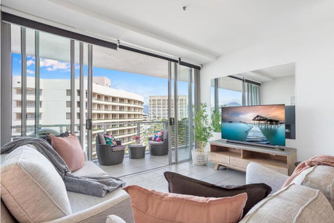 Luxury 1BR Apartment @ Harbour Lights Cairns - Tourism Noosa 0