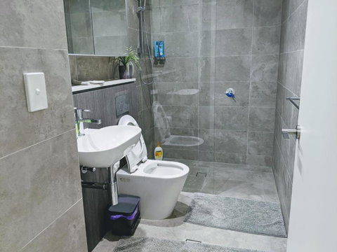 Luxury 3-bed 2-bath, Balcony, With Pool Included, NO PARTIES! - Tourism Noosa 2