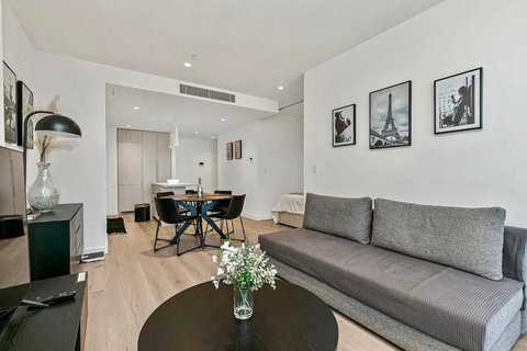 Luxury Apartment In Melbourne - Tourism Noosa 0