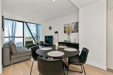 Luxury Apartment In Melbourne - Tourism Noosa 2