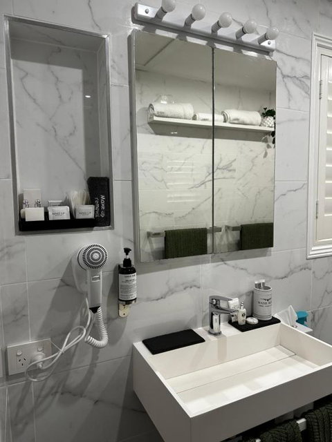 Luxury Boutique Self-Contained Private Granny Flat - Tourism Noosa 3