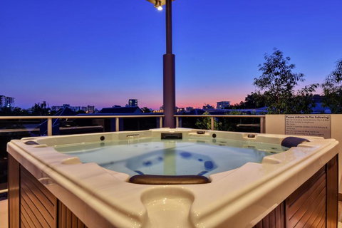 Luxury Darwin City Lights Jacuzzi Central Location Large House New Furnishings - Tourism Noosa 1