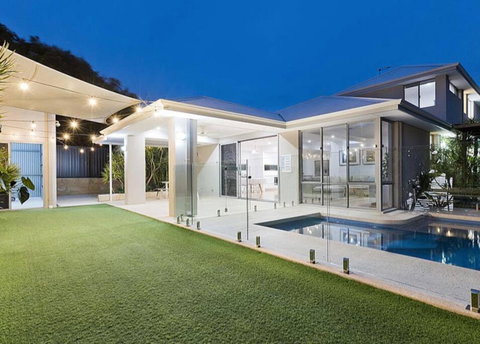 Luxury Executive Home With Pool - Tourism Noosa 0