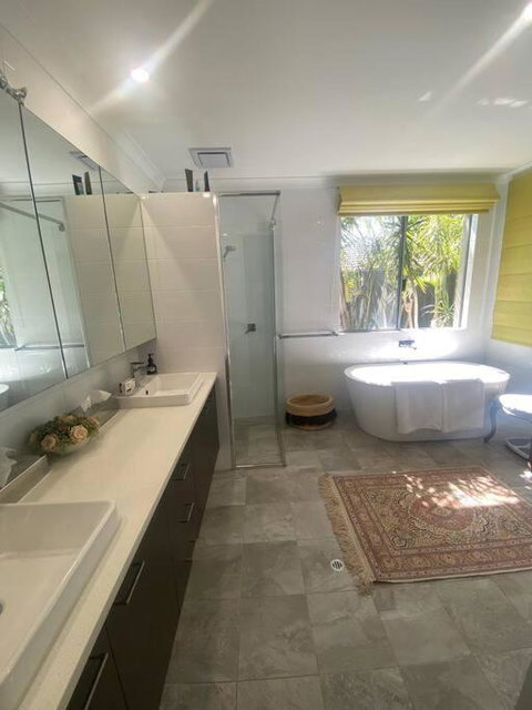 Luxury Executive Home With Pool - Tourism Noosa 1