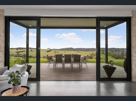 Luxury Modern Farm Stay With Country Living - Tourism Noosa 0