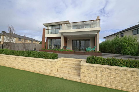 Luxury Waterfront Villa BBQ Cafe WiFi Great Views 5BRM - Tourism Noosa 0