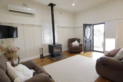 Manor Cottage - Tourism Noosa 0